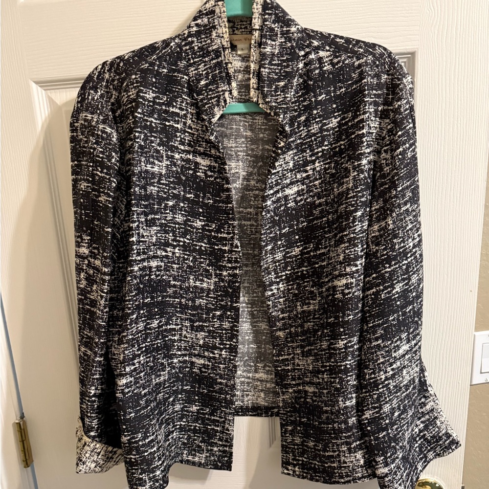 Amazing deal! 100% silk Lorraine Croft jacket with exquisite detail.